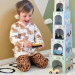 Στοιβαζόμενοι κύβοι με αυτοκινητάκια