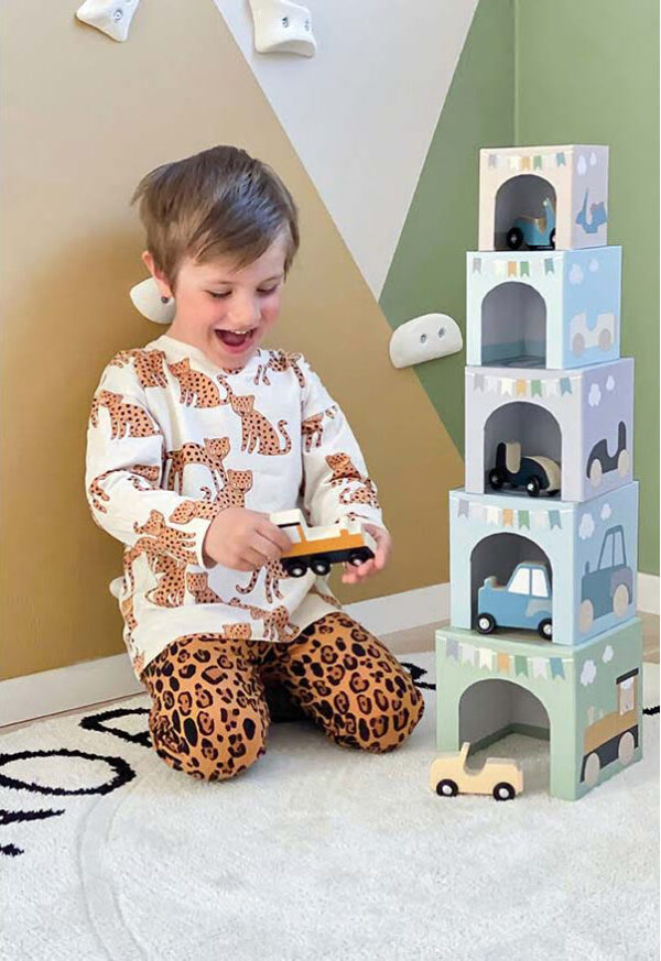 Στοιβαζόμενοι κύβοι με αυτοκινητάκια