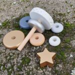 Ξύλινη πυραμίδα με κρίκους ασημί